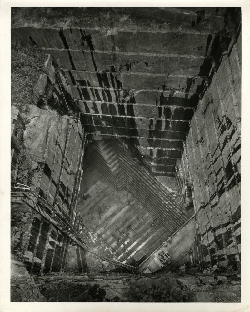 32-221 (click for large image)